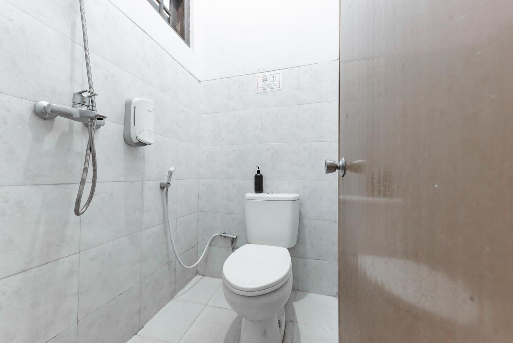 Reddoorz At Ciliwung Guest House Syariah 玛琅 外观 照片